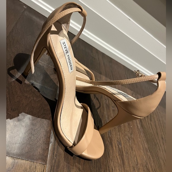 Steve Madden beige heels - Picture 3 of 7